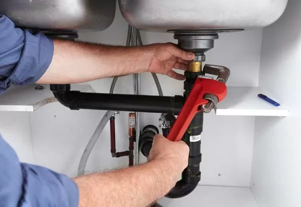 Urgence dépannage de plomberie bouchée dans une salle de bain ancienne, Agen, TPN Energies